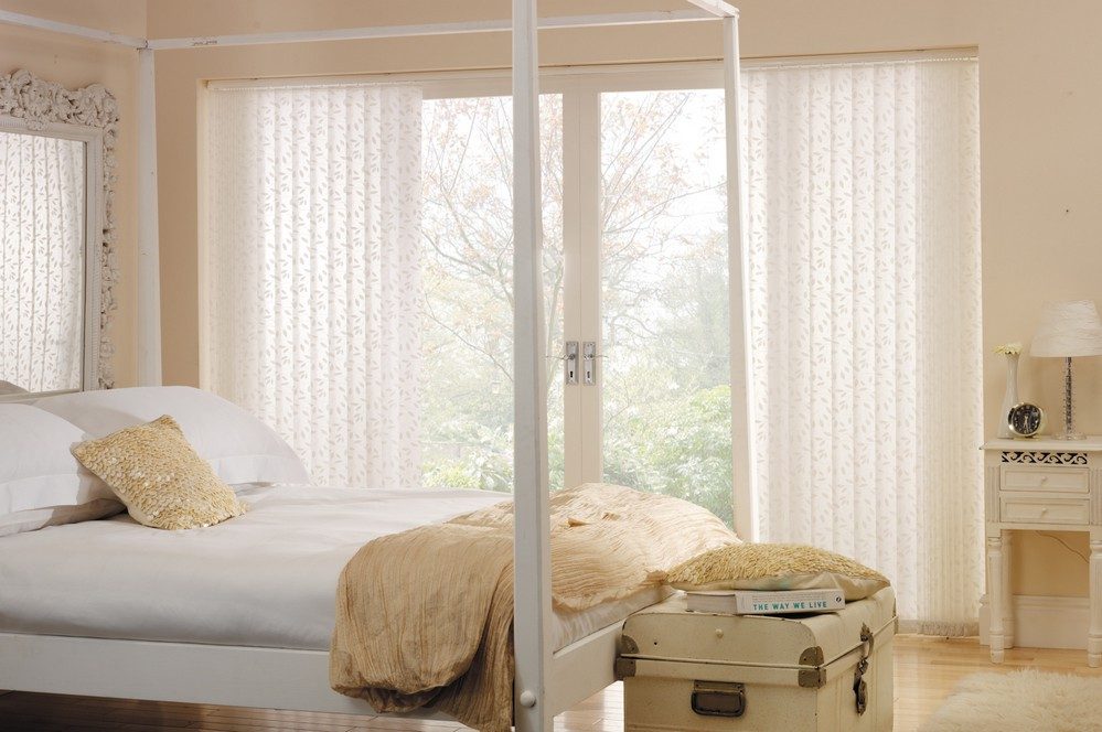 LL_Vertical_Chatsworth_White_2